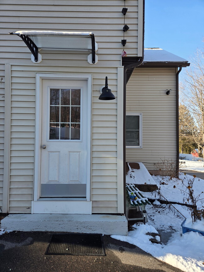 Building Photo - 56 Ellington Ave Unit #3