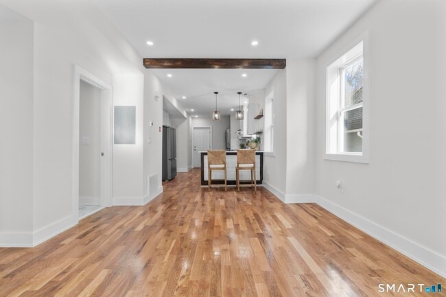 Building Photo - 54 Plaza Ave Unit 2