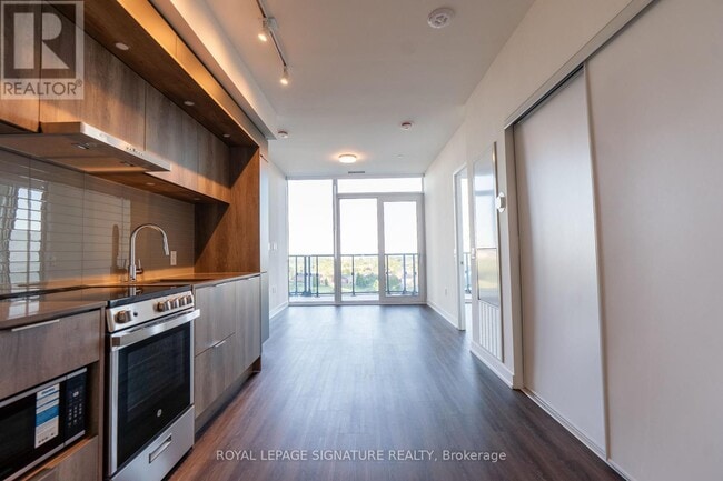 Photo - 448 Burnhamthorpe Rd W Unit 612