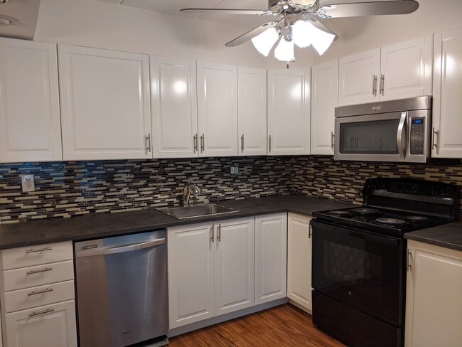 Building Photo - 19 Oakridge Dr Unit 19