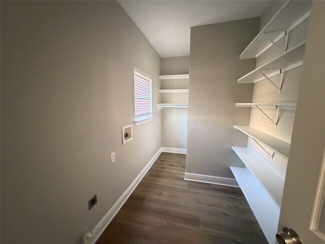 Photo - 716 74th St