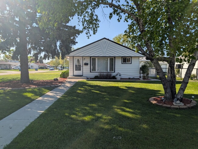 Photo - 8827 S Kilbourn Ave House