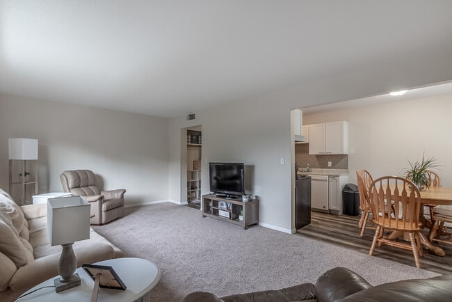 Photo - 2219 Marwood Dr Unit 3