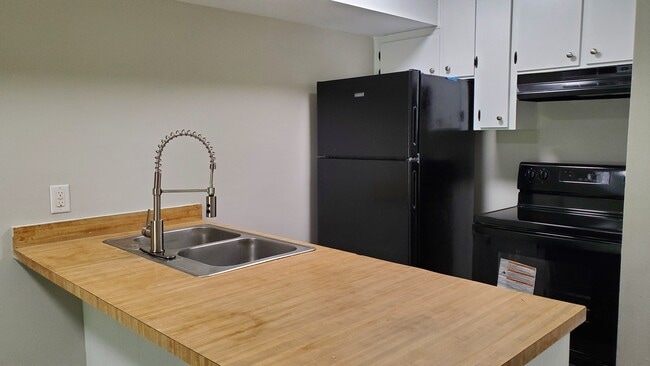 Photo - Willow Creek Apartments