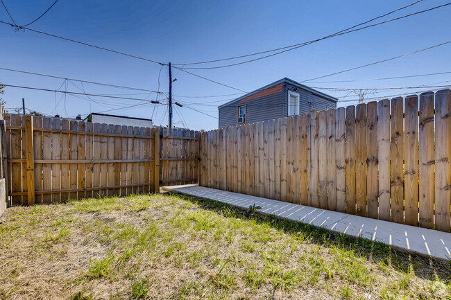 Building Photo - 3449 Chestnut Ave Rental