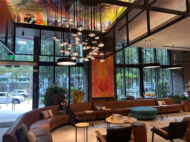 Photo - 121 NE 34th St Unidad 1610