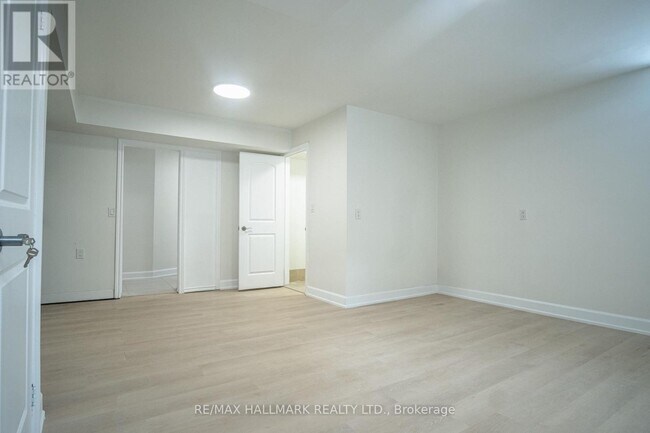 Photo - 118 Fairholme Ave