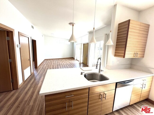 Photo - 501 N San Vicente Blvd