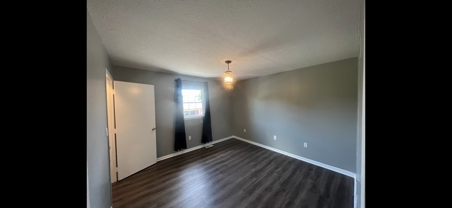 Master bedroom - 228 N Yencer St Unit Apt C