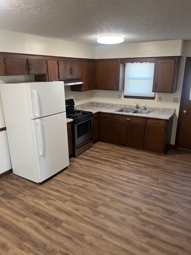 Spacious 3 Bedroom, 1 Bathroom Duplex - Spacious 3 Bedroom, 1 Bathroom Duplex House