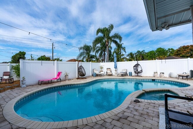 601 SE Karrigan Terrace