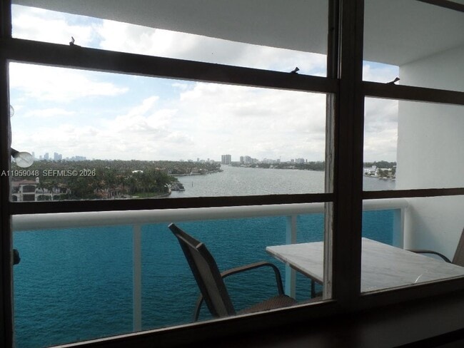 Building Photo - 6770 Indian Creek Dr Unit 8F