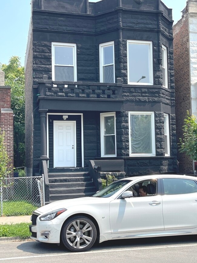 Building Photo - 1523 S Homan Ave Rental