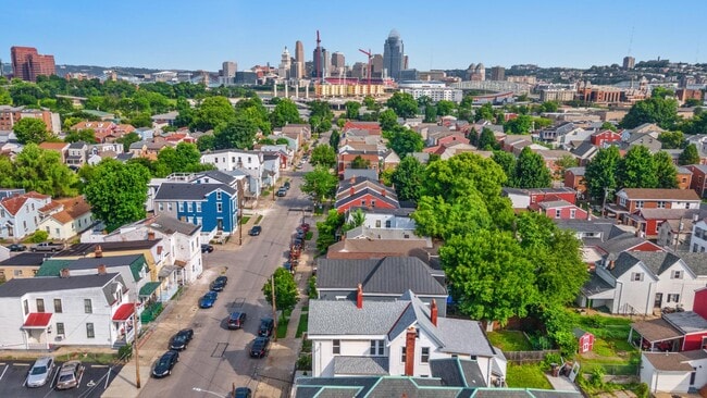 Photo - 835 Isabella St