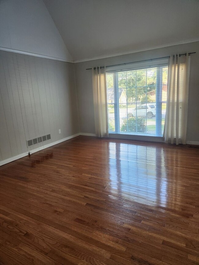 Photo - Beautiful 3-Bedroom 2 Bath With a Bonus room