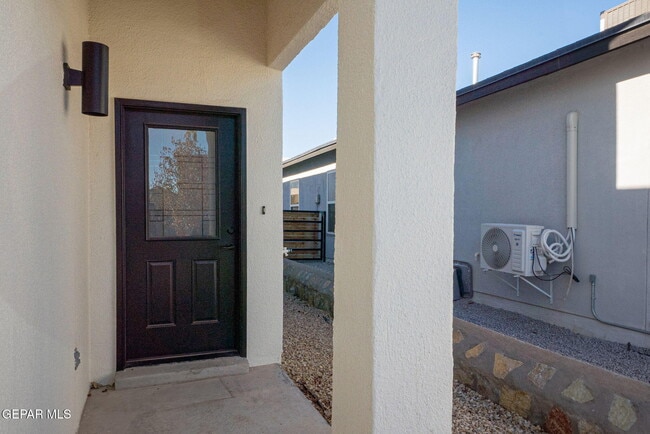 Photo - 807 HC Gilbert Minjares Dr