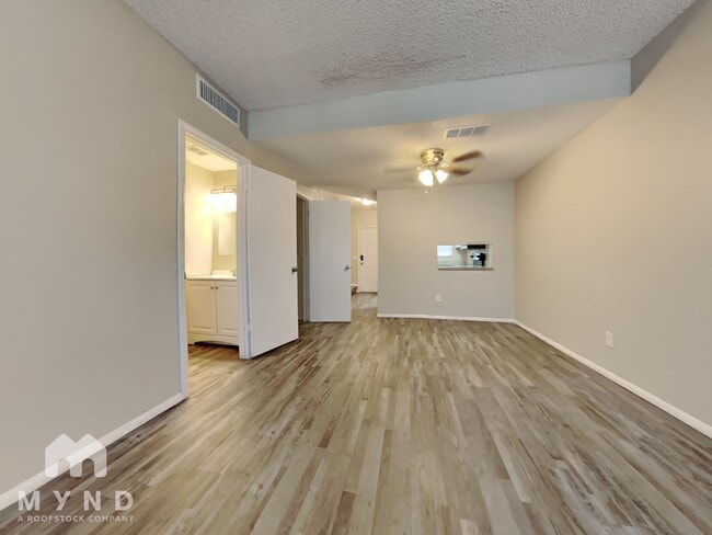 Photo - 7801 N 44th Dr