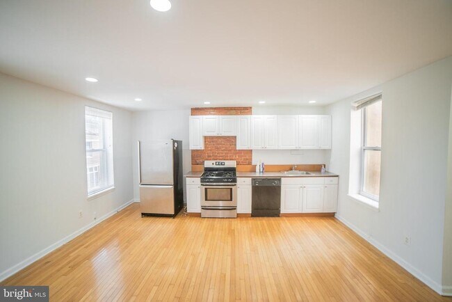 Photo - 126 W Laurel St Unit 2