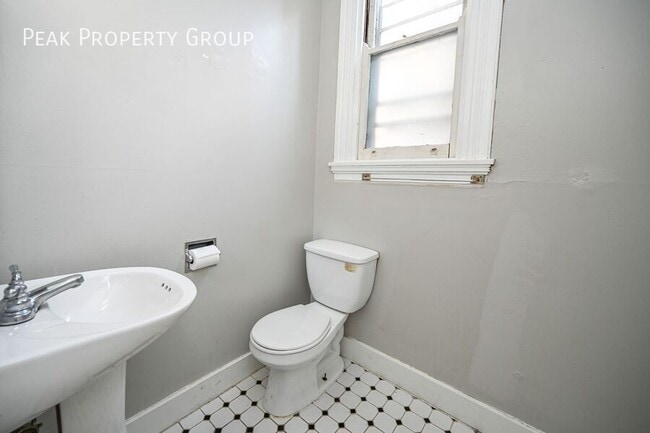 Photo - 2363 W Clifton Ave