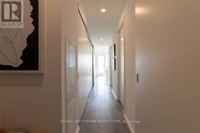 Photo - 197 Yonge St Unit 1811