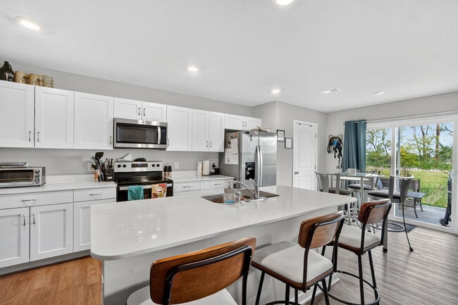 Photo - 2541 SE Hawkins Dr