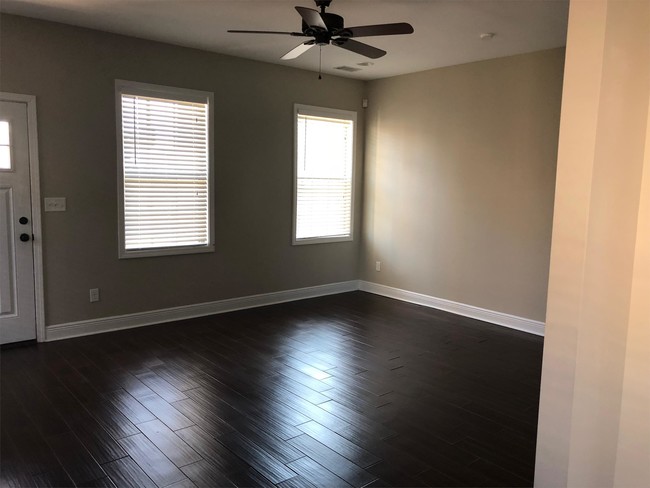 Photo - 506 Wesley Pl