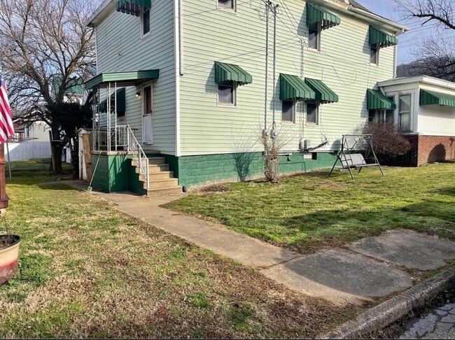 Building Photo - 756 3rd St