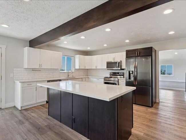 North Salt Lake Amazing 6 bed 3.5 bath family home