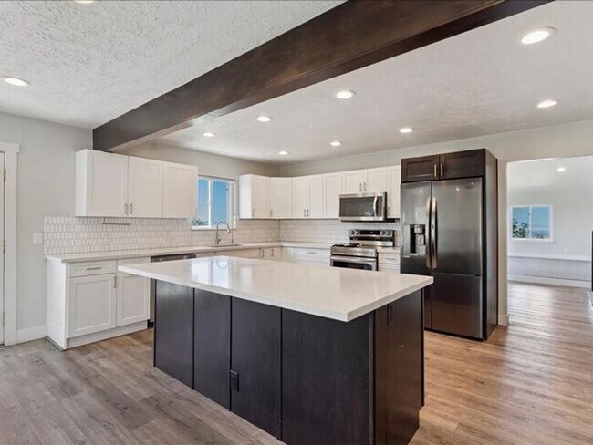 Photo - North Salt Lake Amazing 6 bed 3.5 bath family home