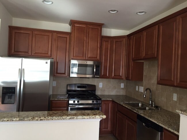 Photo - 2416 Silverthorn Dr