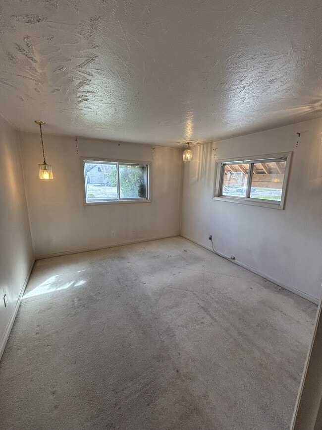 Photo - 187 E 5th St