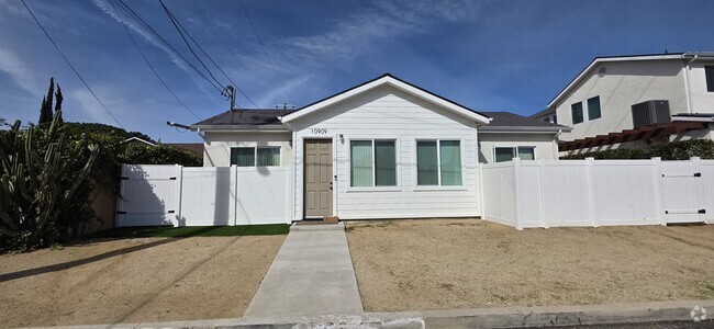 Building Photo - 10909 Hatteras St Rental