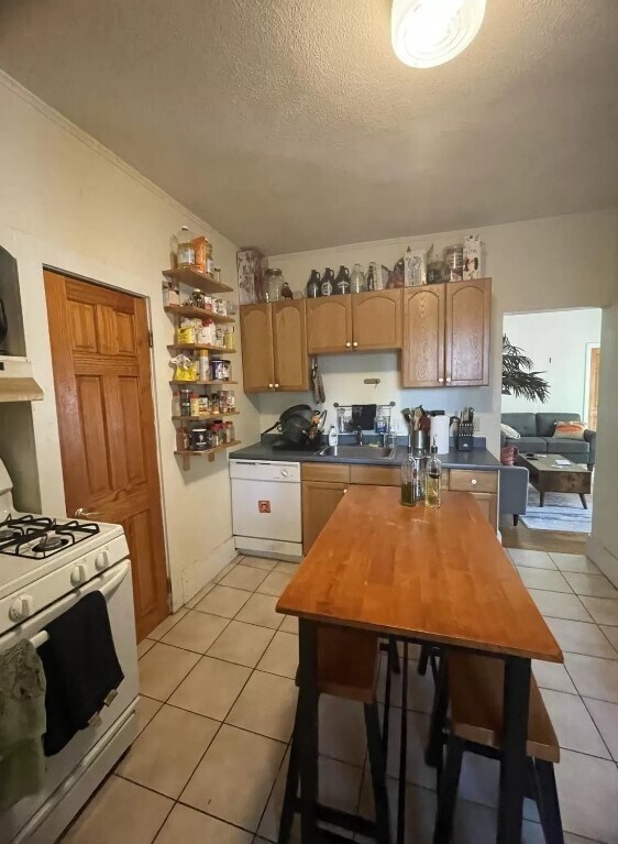 Building Photo - 185 Beacon St Unit 1 Rental