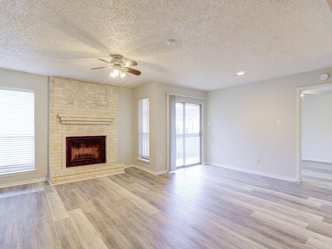 Building Photo - 1900 Bay Area Blvd Unit 194 Rental