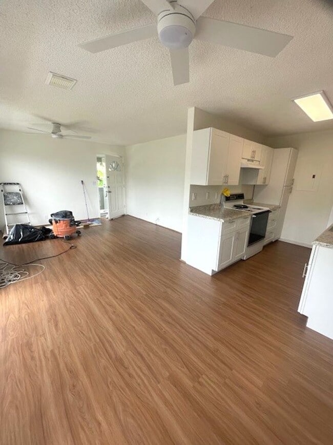 Photo - Recently Renovated 2 Bedroom / 1 Bath in K...