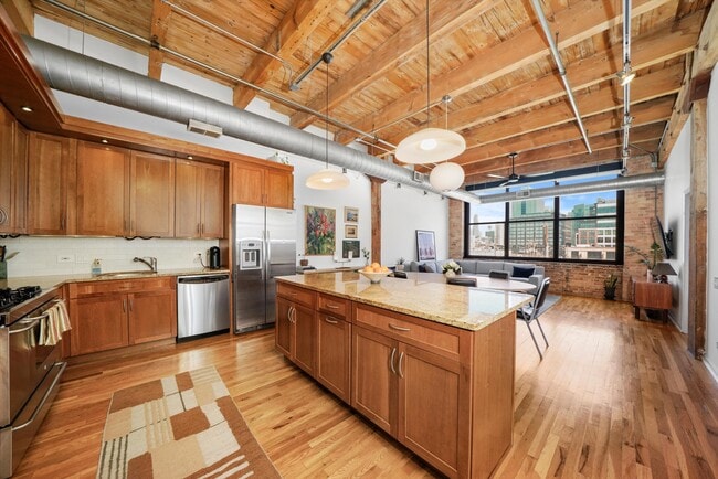 Building Photo - 312 N May St Unit 3D
