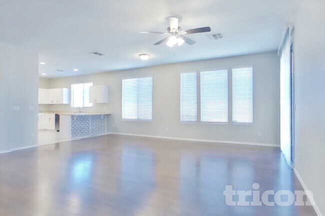 Photo - 6608 S 45th Ln