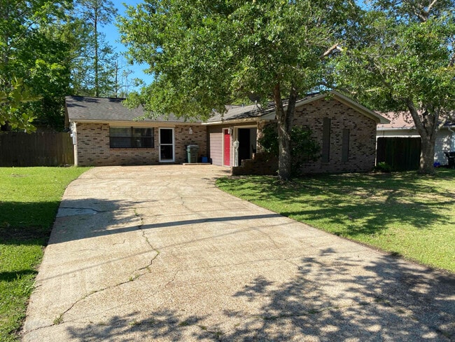 Building Photo - 73639 Diamondhead Dr N