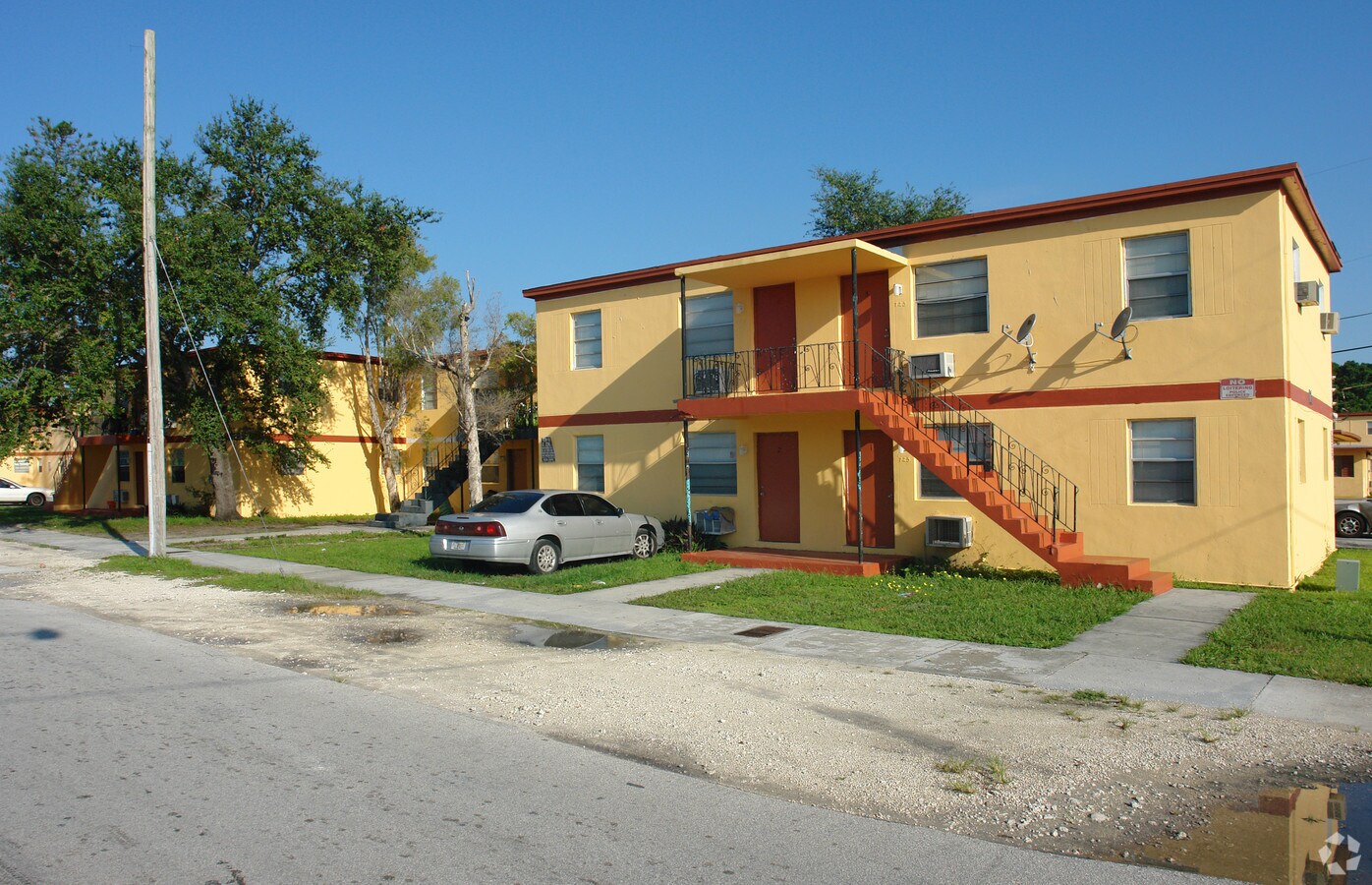 Photo - 725-745 NW 100th St