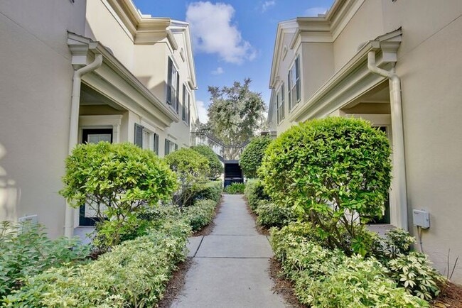 Charming 1/1 Spacious Condo Located in the Desirable Baldwin Park - Orlando!