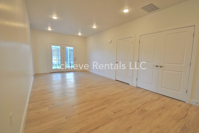 Photo - 1593 110 Unit #104