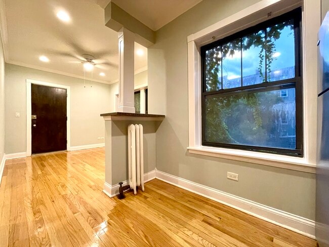 Photo - 1509 W Sherwin Ave