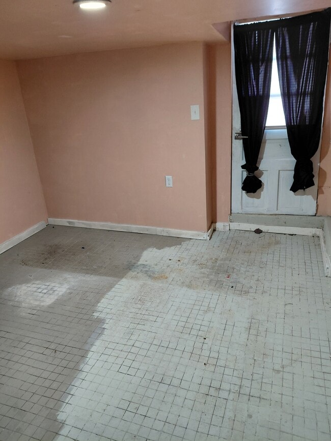 Photo - 1037 E Philadelphia St Unidad First floor