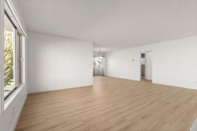 Photo - Beverly Apartments