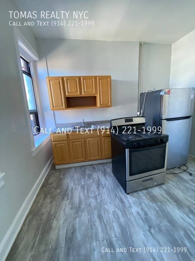 Photo - 73 N Broadway
