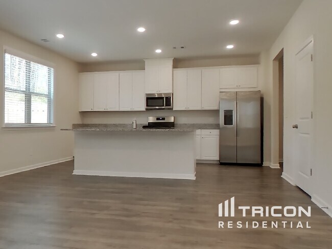 Photo - 204 Chapelcrest Ln