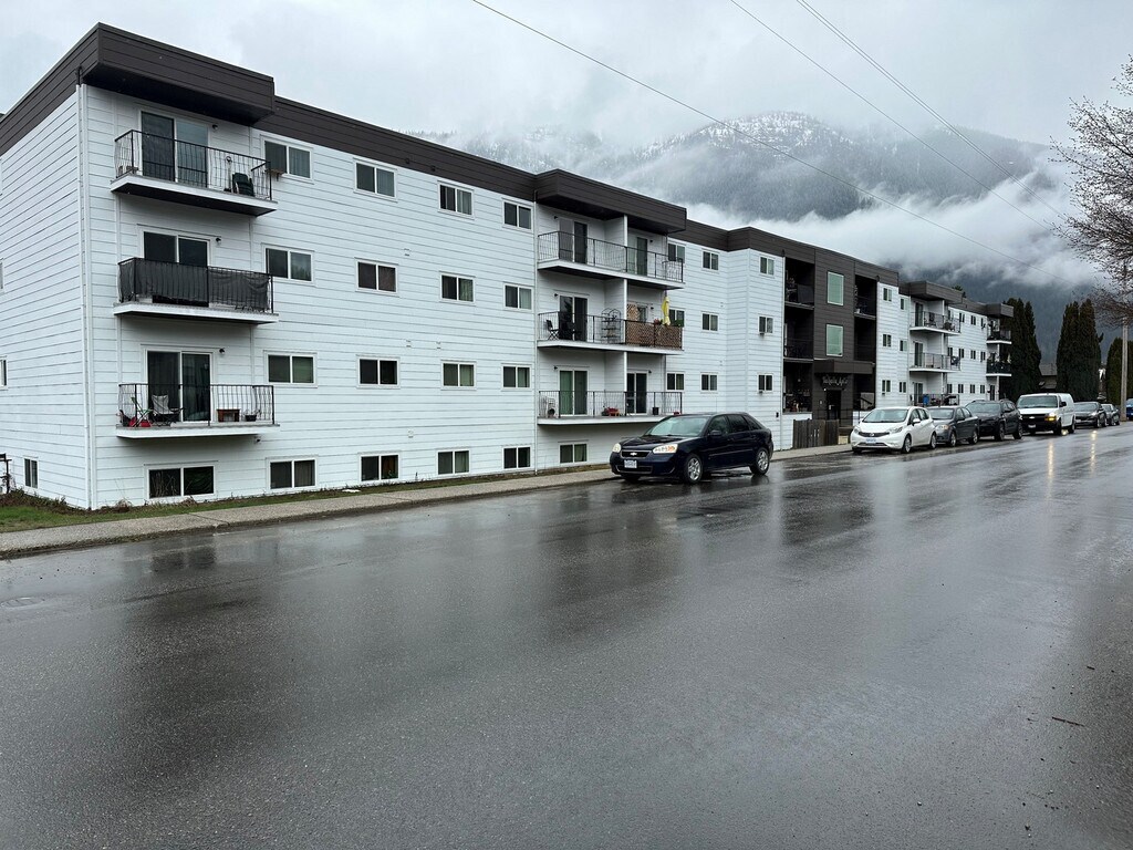 Nelson Lakeview Apartments - Nelson Lakeview Apartments