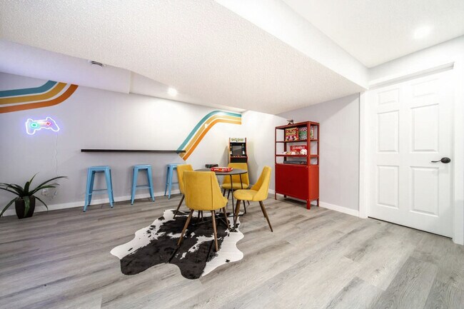 Photo - 20548-20100 100 Ave NW Unit SI ID1345386P