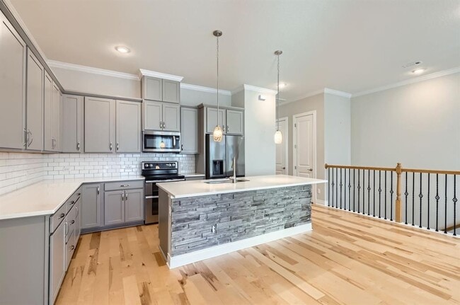 Photo - 348 Adams St