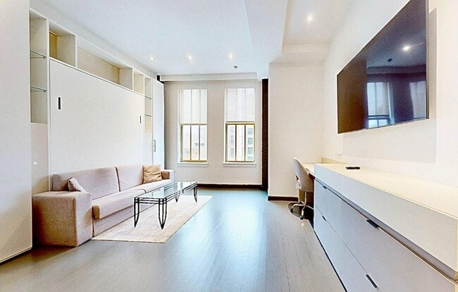 Building Photo - Broad Street